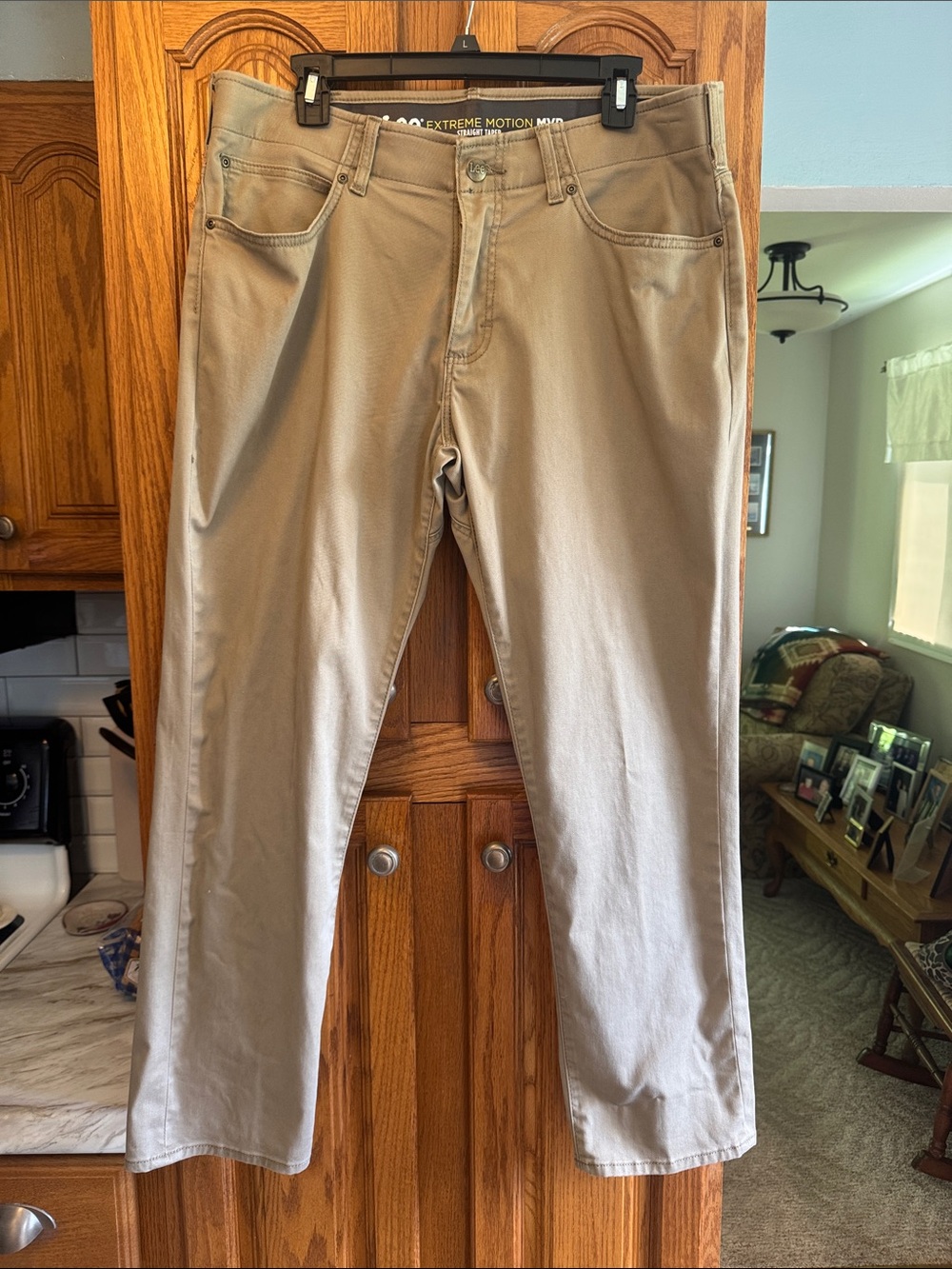 Lee Men's Relaxed Jeans in Khaki